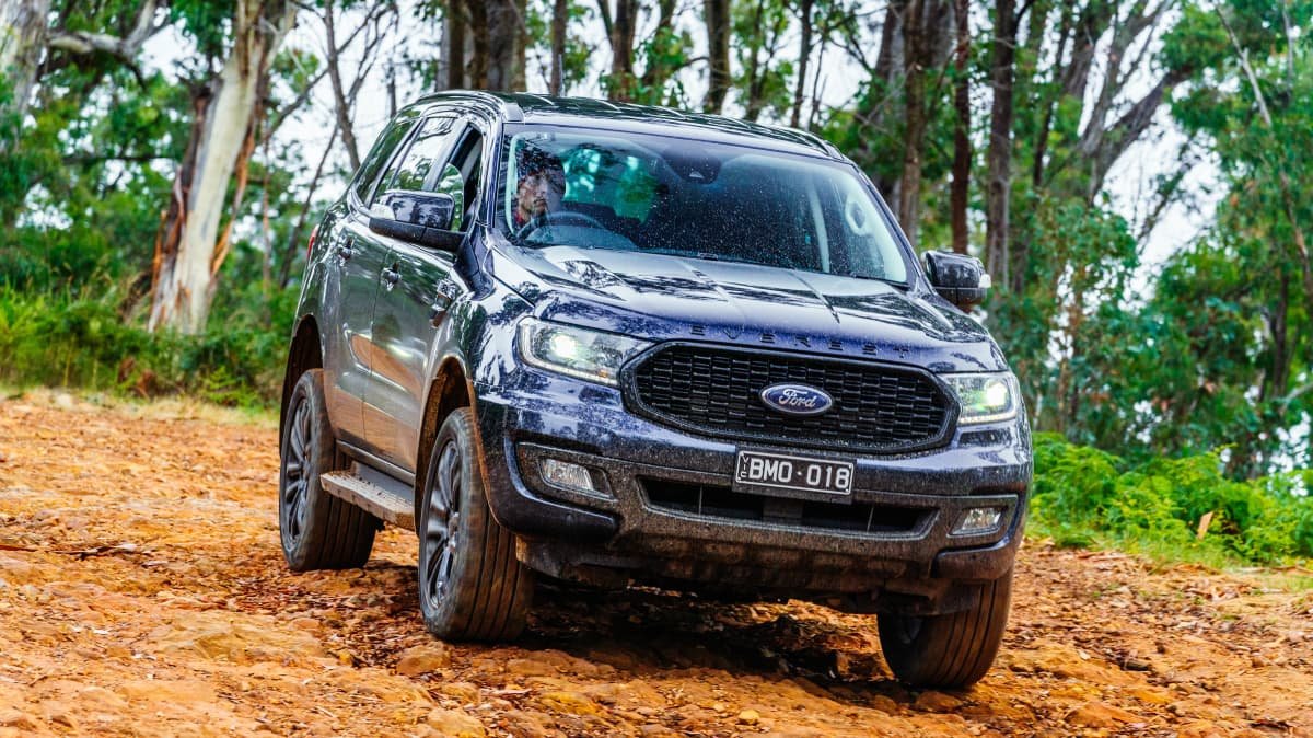 2022 Isuzu MU-X LS-T v Ford Everest Sport comparison-0