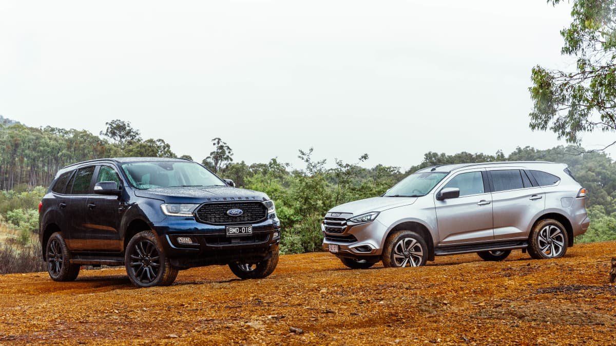 2022 Isuzu MU-X LS-T v Ford Everest Sport comparison-1