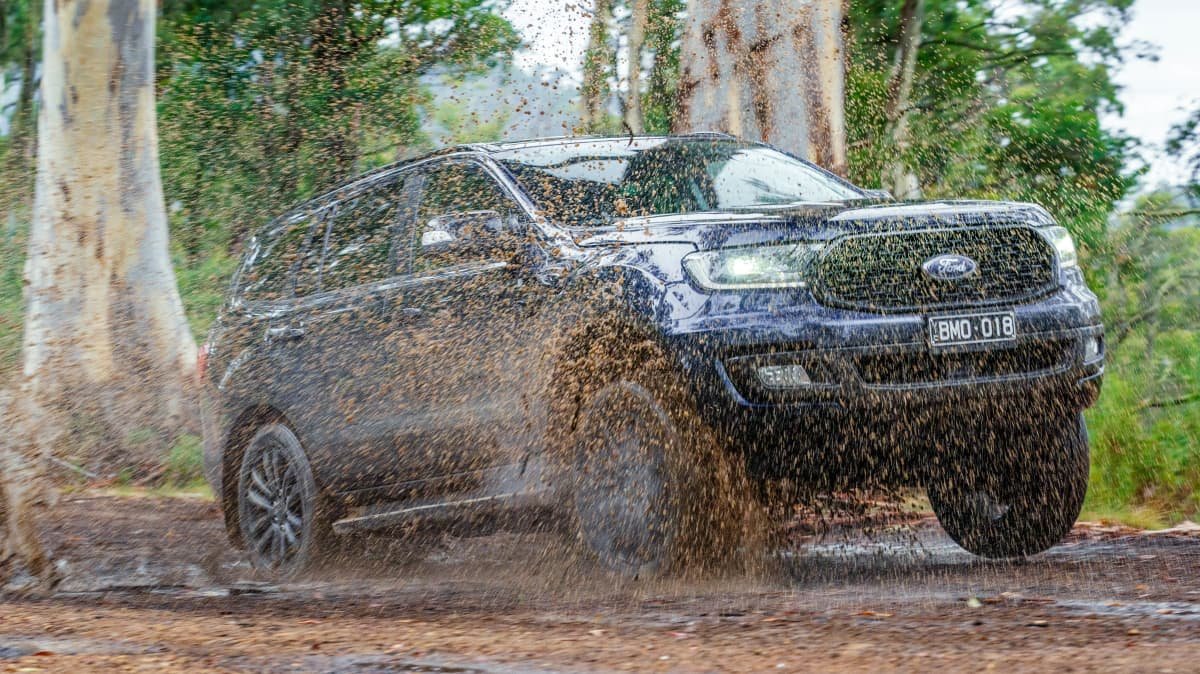 2022 Isuzu MU-X LS-T v Ford Everest Sport comparison-0