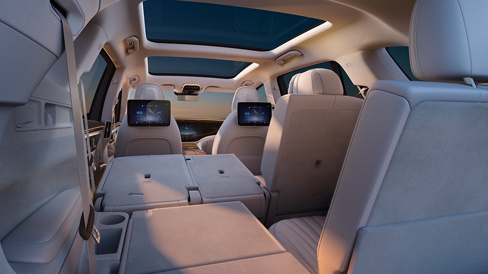 The 2023 EQS SUV's trunk