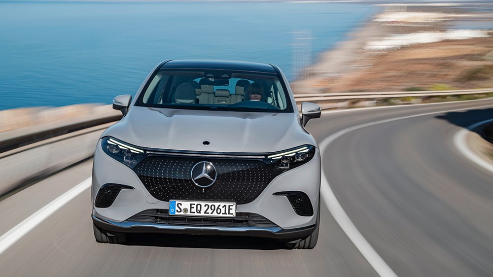 The 2023 EQS SUV from the front