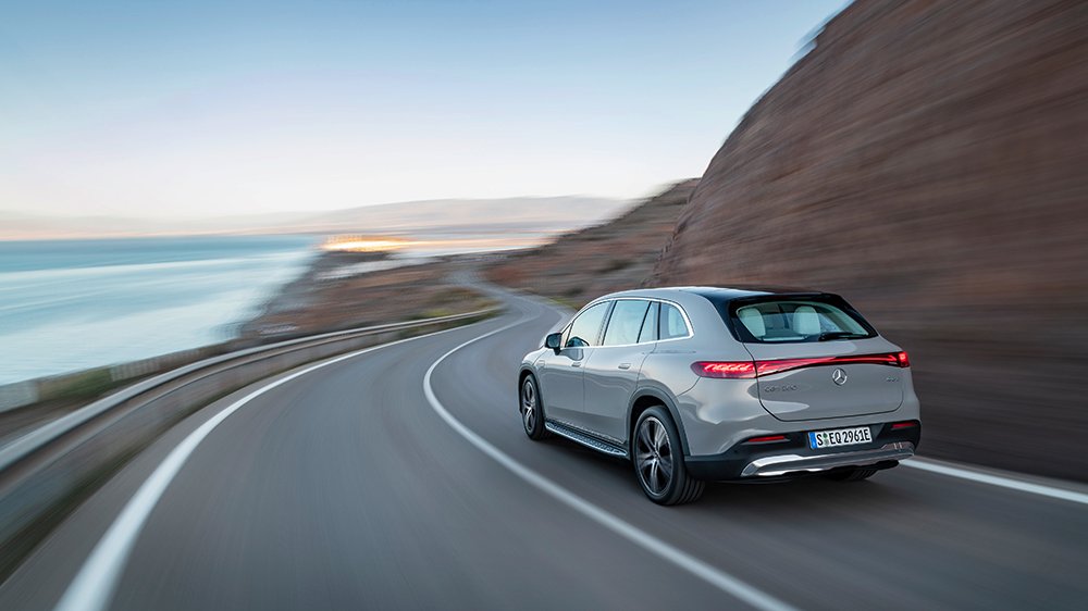 The 2023 EQS SUV from behind