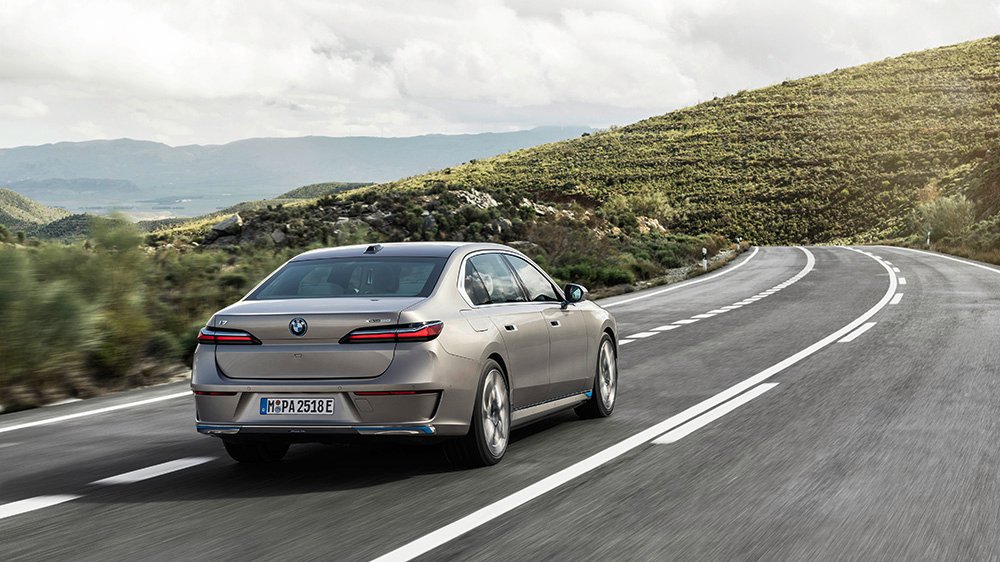 2023 BMW i7 driving into the distance
