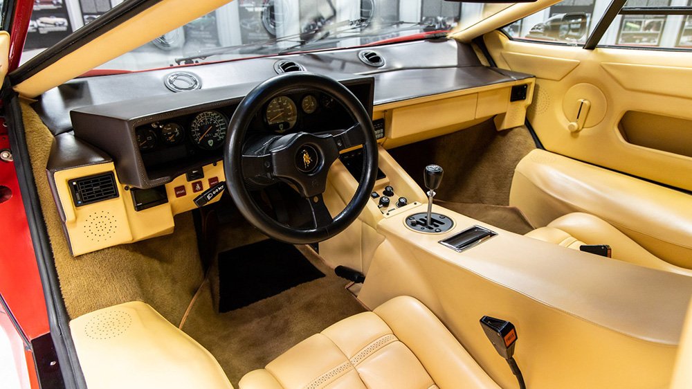 Inside the 1987 Lamborghini Countach 5000 Quattrovalvole