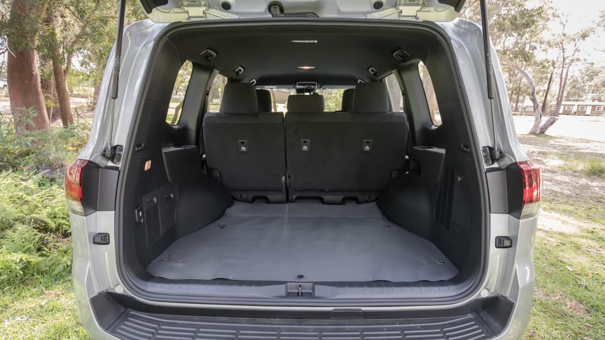 2022 Toyota LandCruiser 300 v 2022 Lexus LX: Spec comparison-0