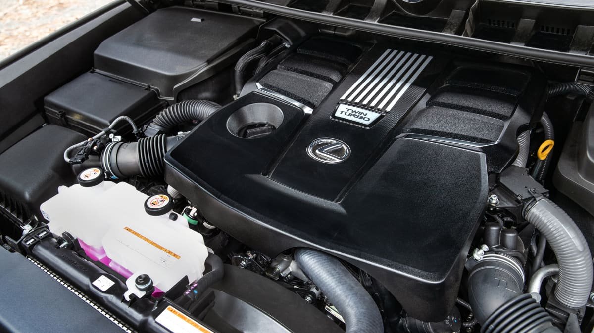 2022 Toyota LandCruiser 300 v 2022 Lexus LX: Spec comparison-0