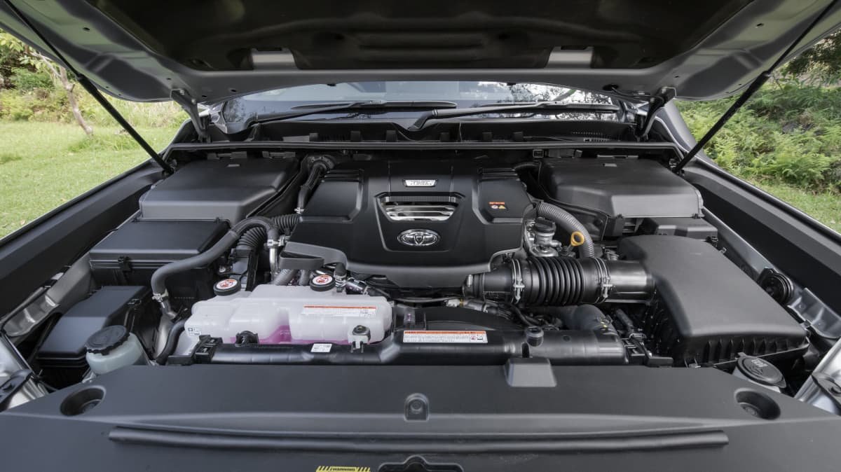 2022 Toyota LandCruiser 300 v 2022 Lexus LX: Spec comparison-0