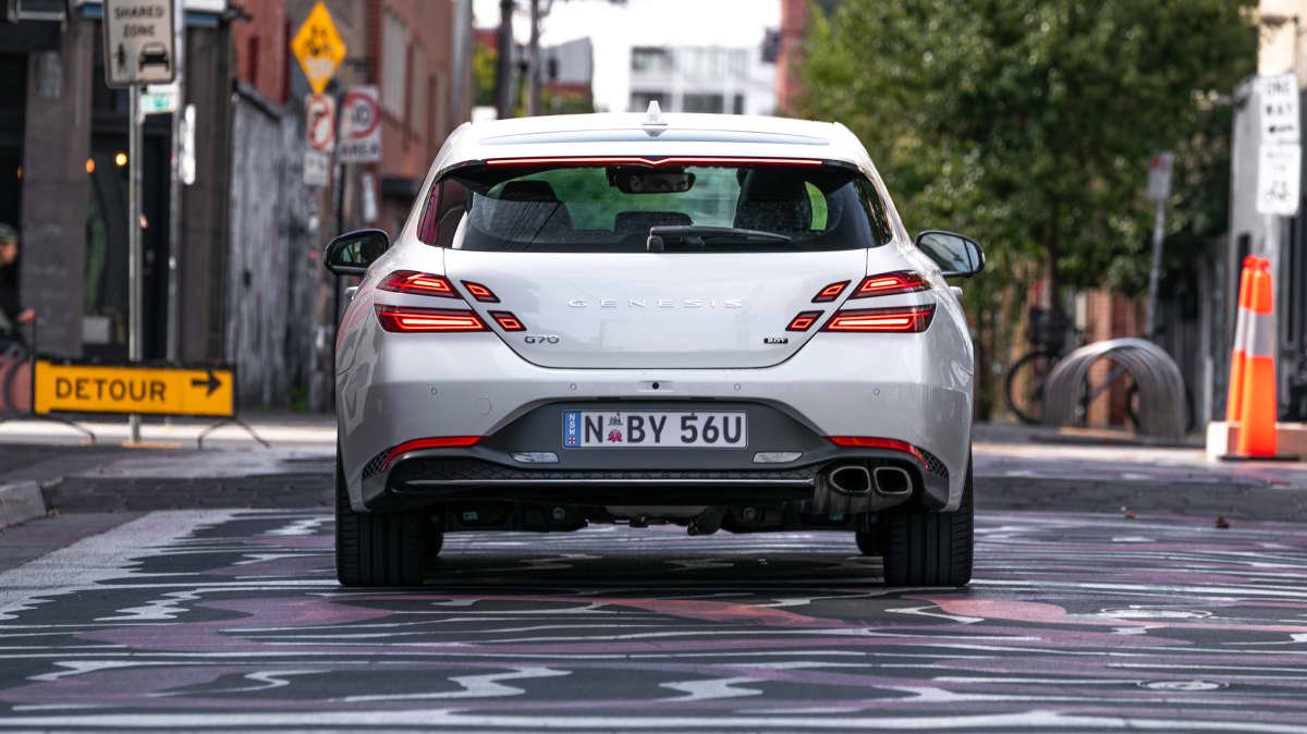 2022 Genesis G70 Shooting Brake review-1