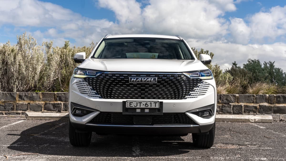 2022 Haval H6 Hybrid v 2022 Toyota RAV4 XSE Hybrid comparison-0