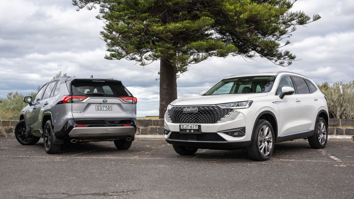 2022 Haval H6 Hybrid v 2022 Toyota RAV4 XSE Hybrid comparison-1