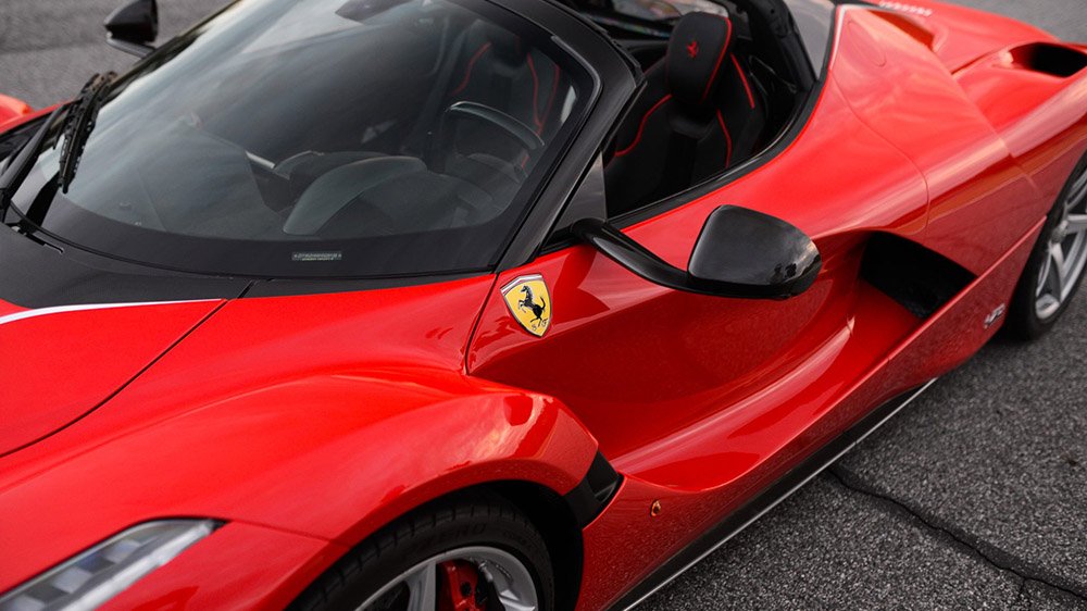 A close up of the 2017 Ferrari LaFerrari Aperta's side