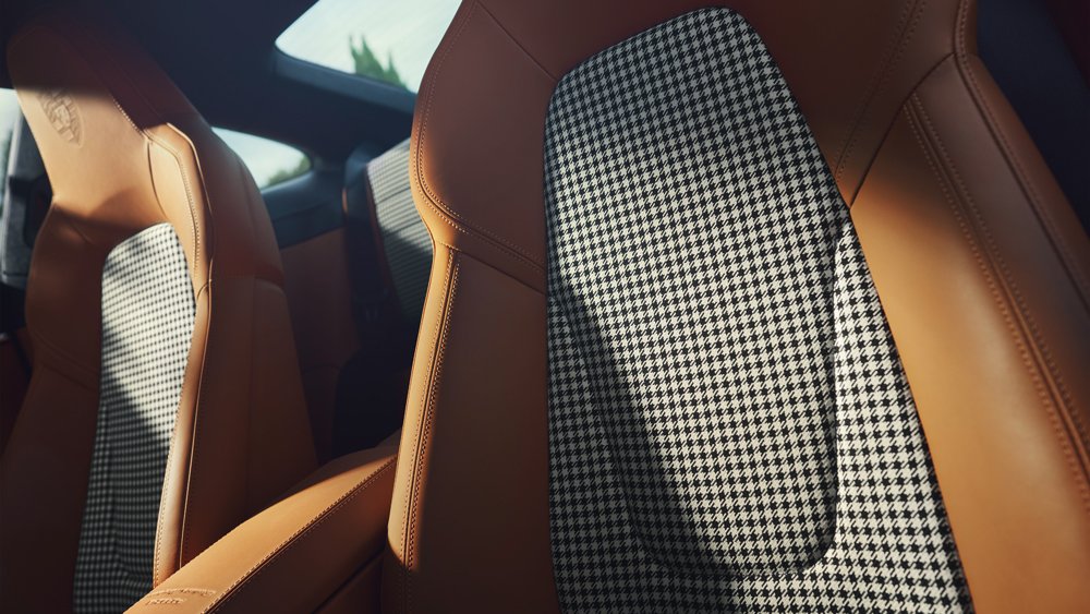 The interior of the 2023 Porsche 911 Sport Classic.