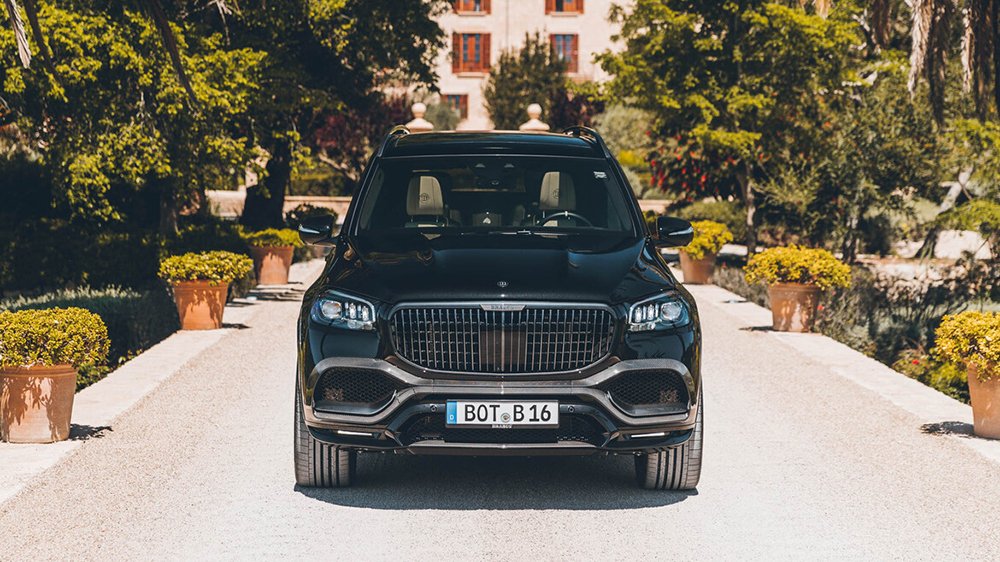 The Brabus 900 Mercedes-Maybach GLS 600 4Matic from the front
