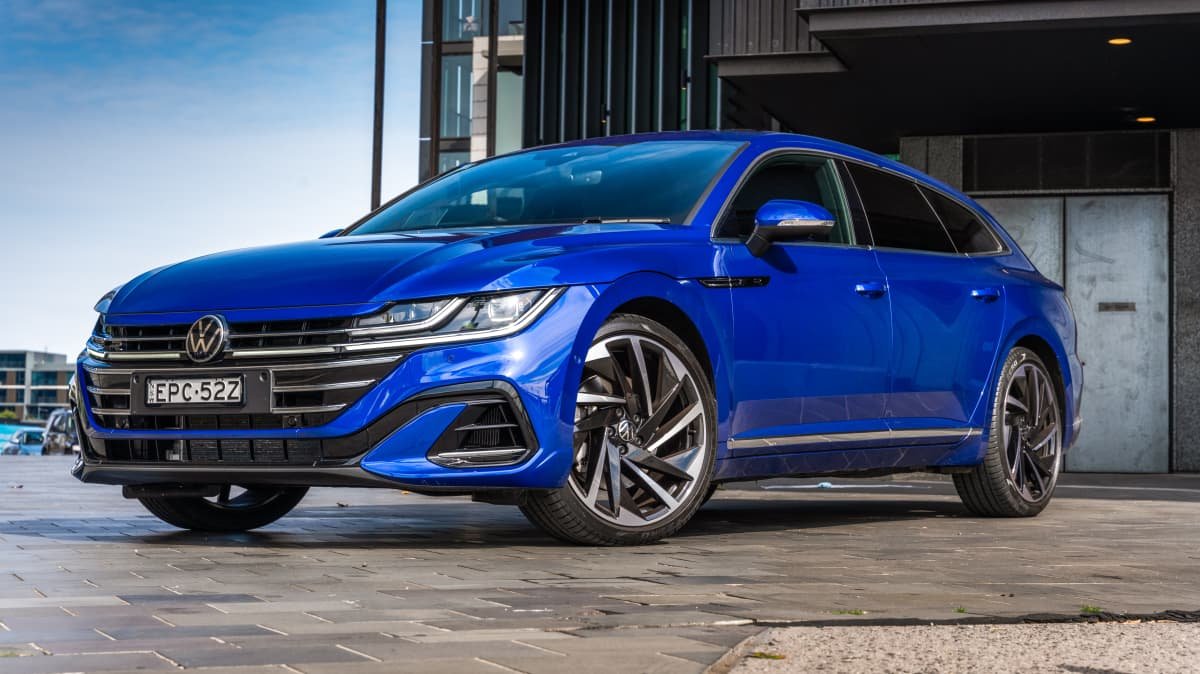 2022 Genesis G70 Shooting Brake v 2022 Volkswagen Arteon 206TSI R-Line Shooting Brake-0