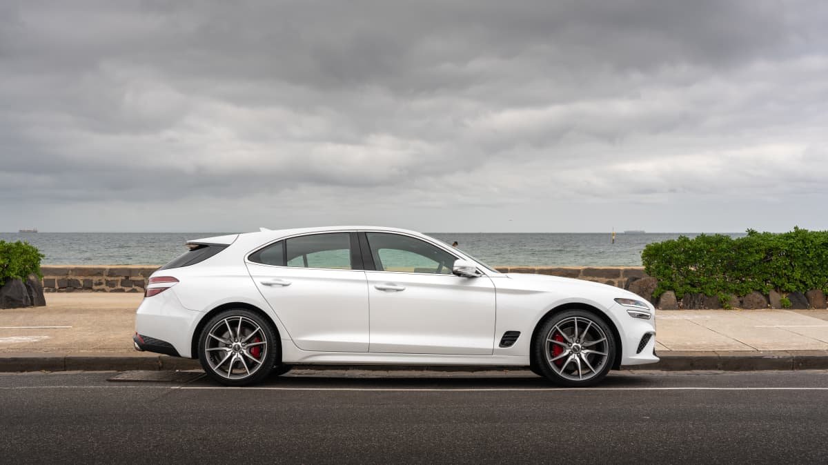2022 Genesis G70 Shooting Brake v 2022 Volkswagen Arteon 206TSI R-Line Shooting Brake-0