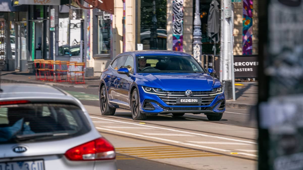 2022 Genesis G70 Shooting Brake v 2022 Volkswagen Arteon 206TSI R-Line Shooting Brake-0