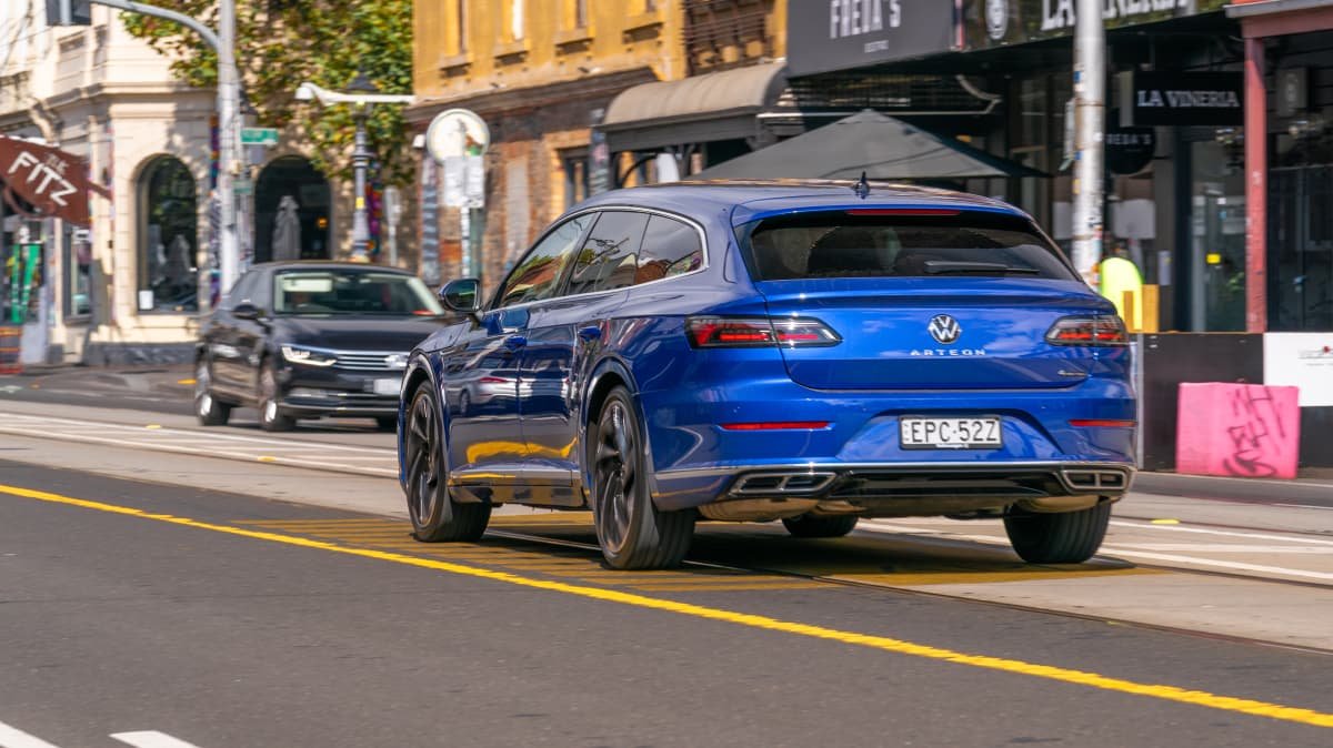 2022 Genesis G70 Shooting Brake v 2022 Volkswagen Arteon 206TSI R-Line Shooting Brake-0
