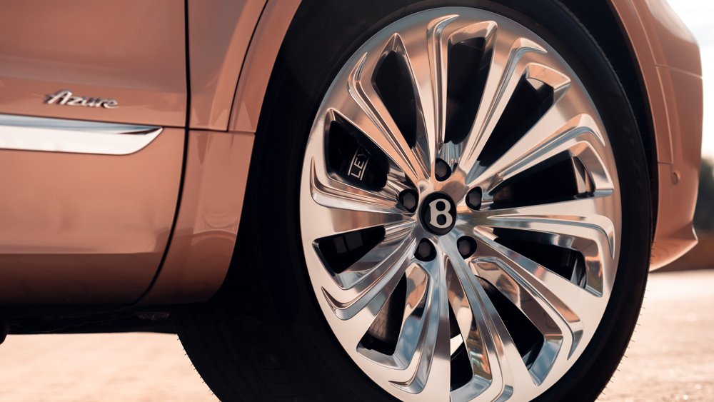 The detail of one of the 22-inch wheels on the Bentley Bentayga EWB.