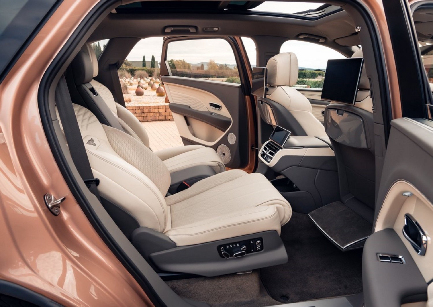 Bentley Bentayga EWB revealed
