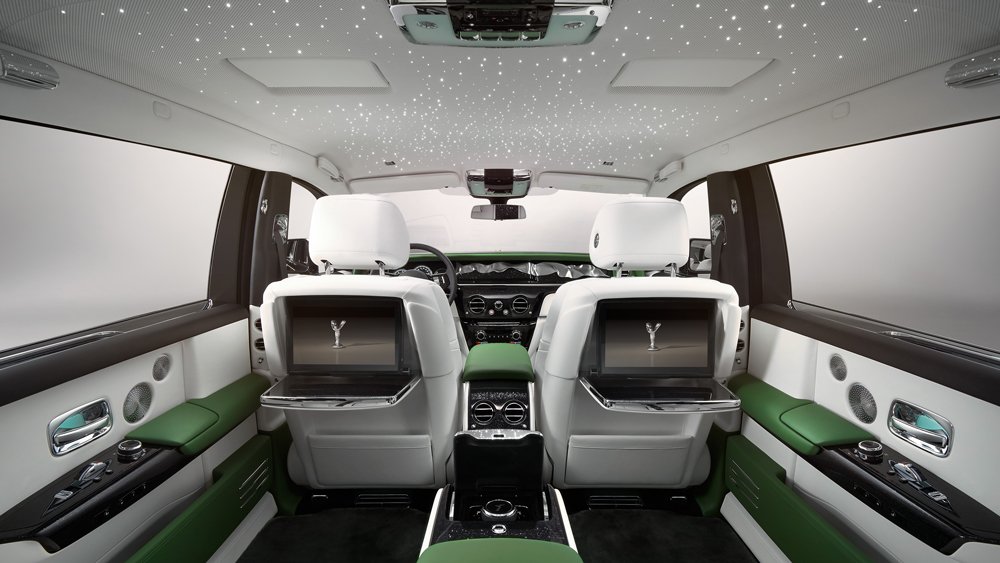 The interior of the Rolls-Royce Phantom Series II.