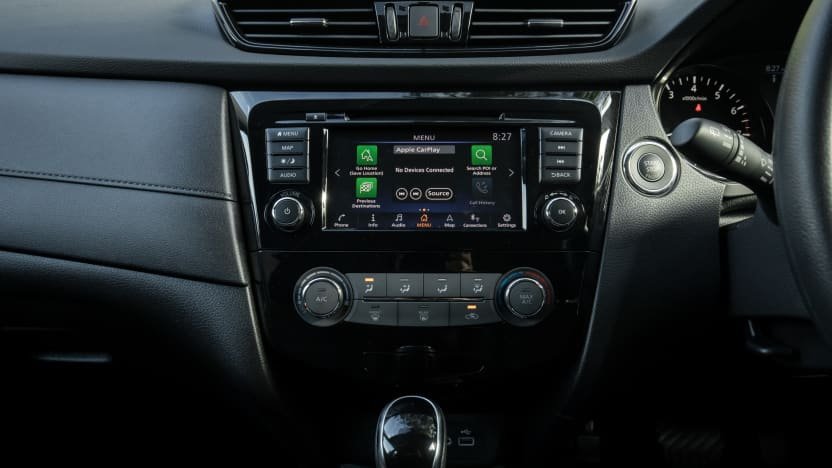2022 Kia Sportage S v 2022 Nissan X-Trail ST+-1