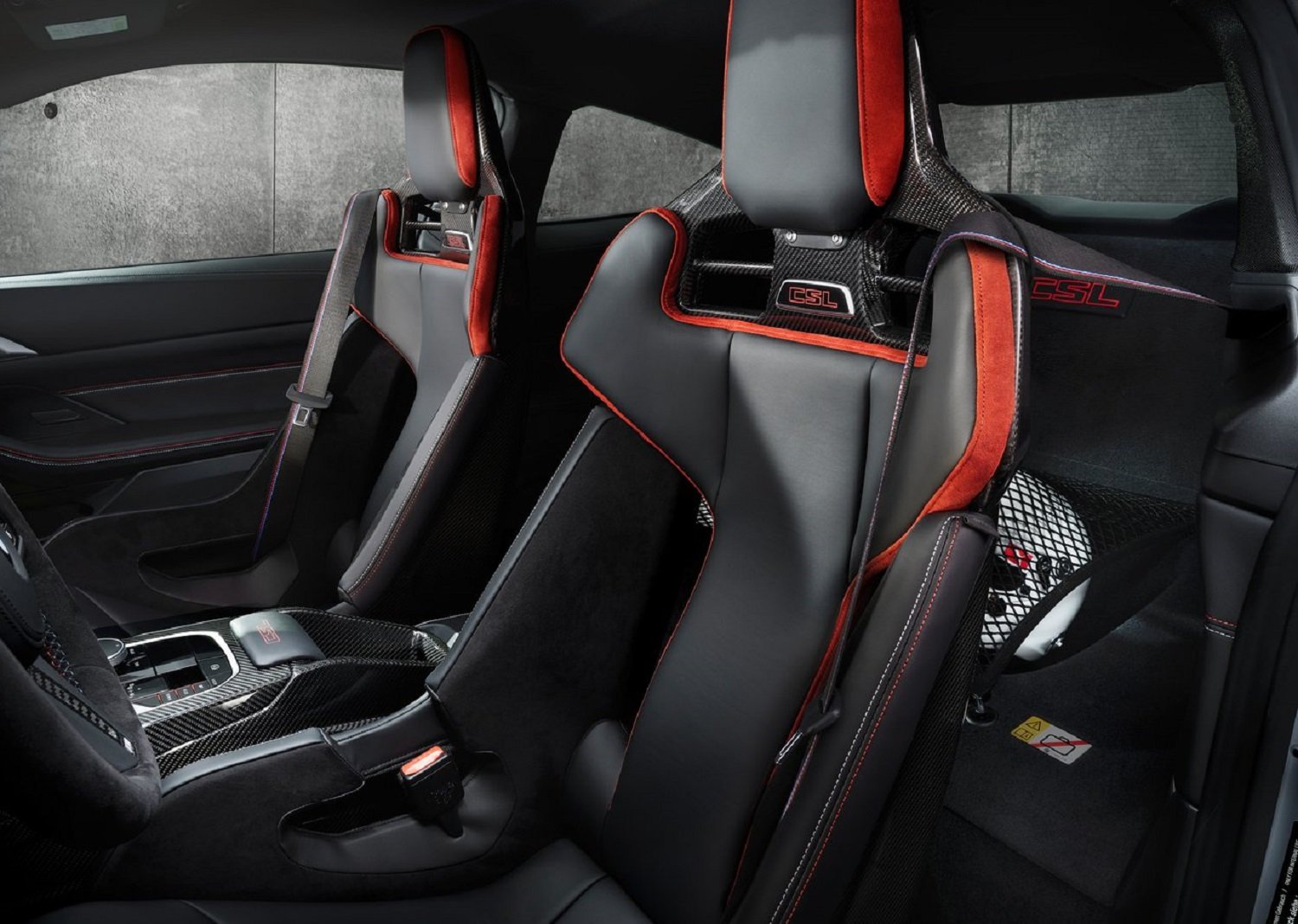 BMW M4 CSL revealed