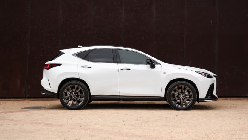 2022 Lexus NX350 v 2022 Volvo XC60 comparison-0