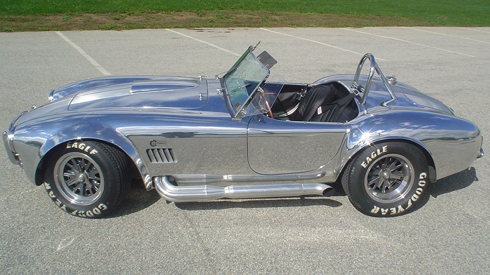 The Shelby Cobra CSX4000 seen from the side