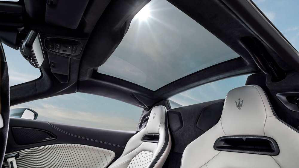The interior of the 2023 Maserati MC20 Cielo supercar.