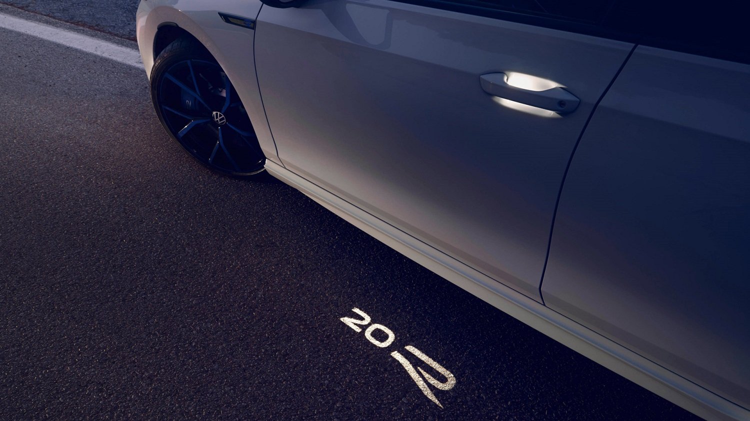 Volkswagen Golf R 20 Years Edition revealed