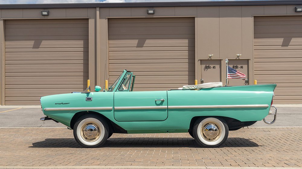 The 1964 Amphicar Model 770 from the side