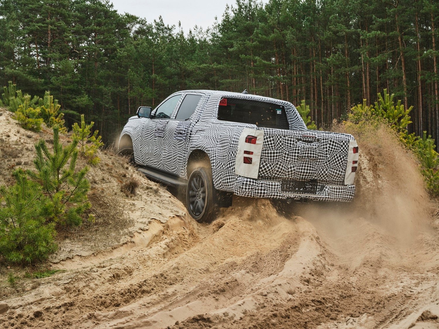 New Volkswagen Amarok teasers continue