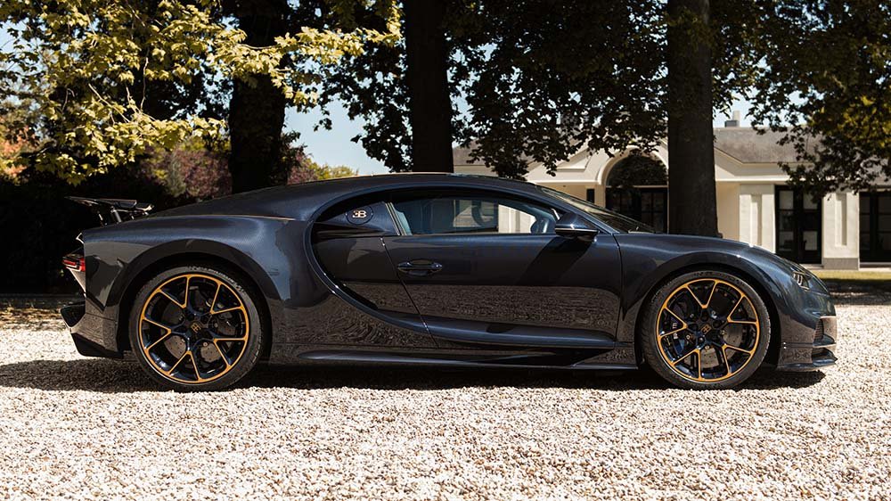 The Bugatti Chiron L'Ebe from the side