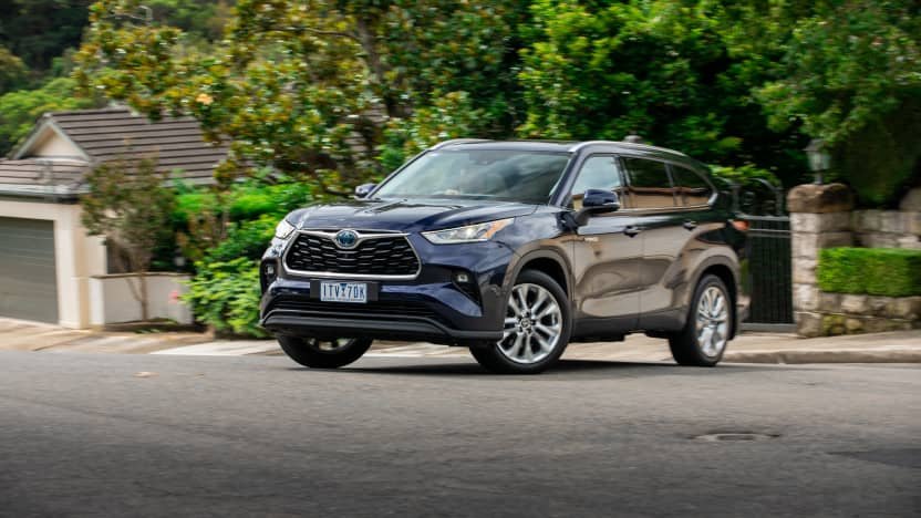 2022 Kia Sorento hybrid v Toyota Kluger hybrid comparison-0