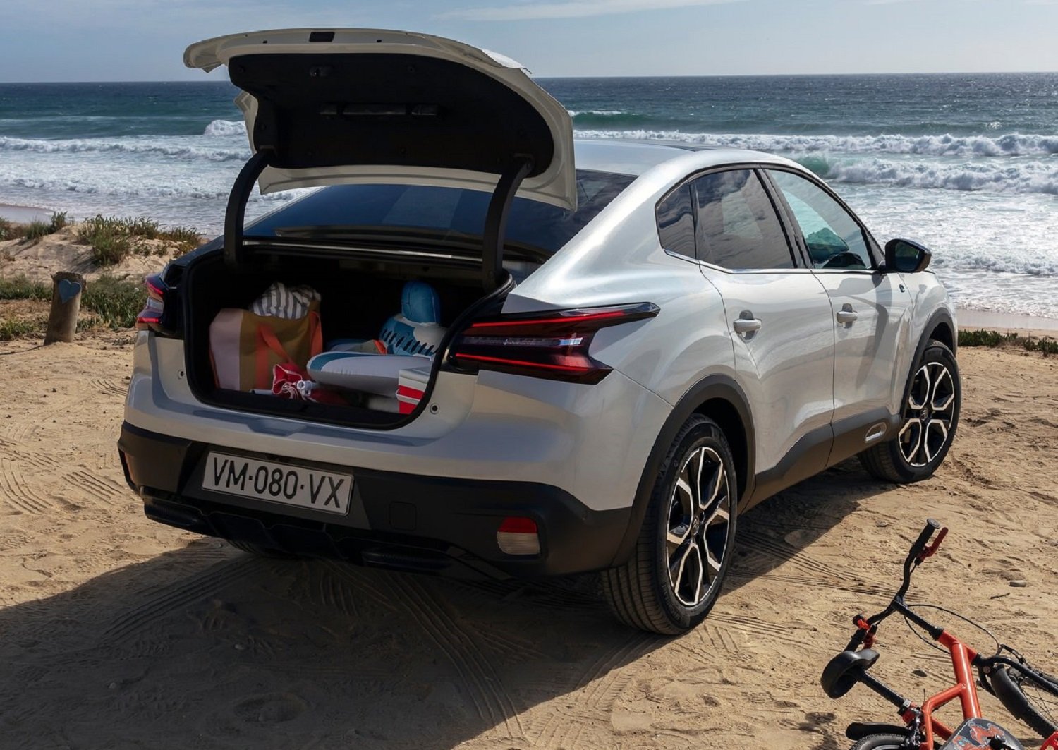 New Citroën C4 X revealed