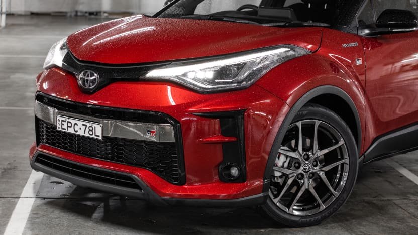 2022 Mazda CX-30 G20e Evolve Hybrid v 2022 Toyota C-HR GR Sport hybrid comparison-0