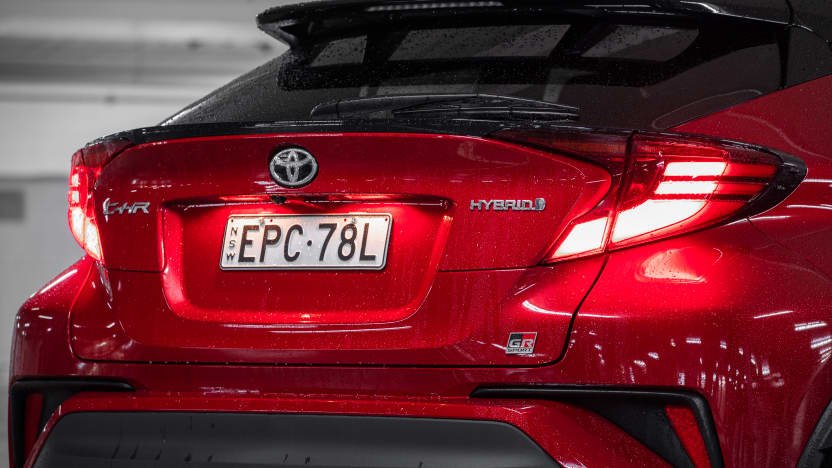2022 Mazda CX-30 G20e Evolve Hybrid v 2022 Toyota C-HR GR Sport hybrid comparison-1