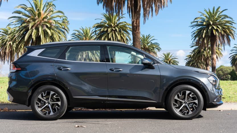 2022 Haval H6 Hybrid v Kia Sportage SX diesel comparison-0
