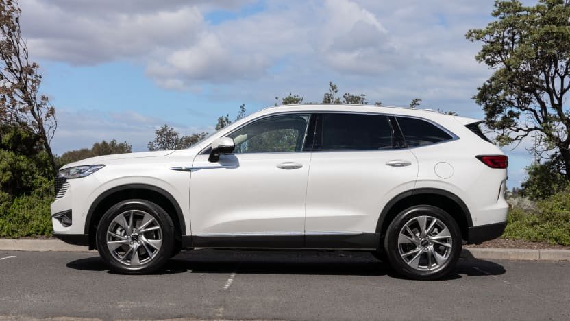 2022 Haval H6 Hybrid v Kia Sportage SX diesel comparison-0