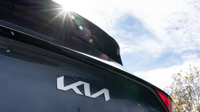 2022 Haval H6 Hybrid v Kia Sportage SX diesel comparison-1