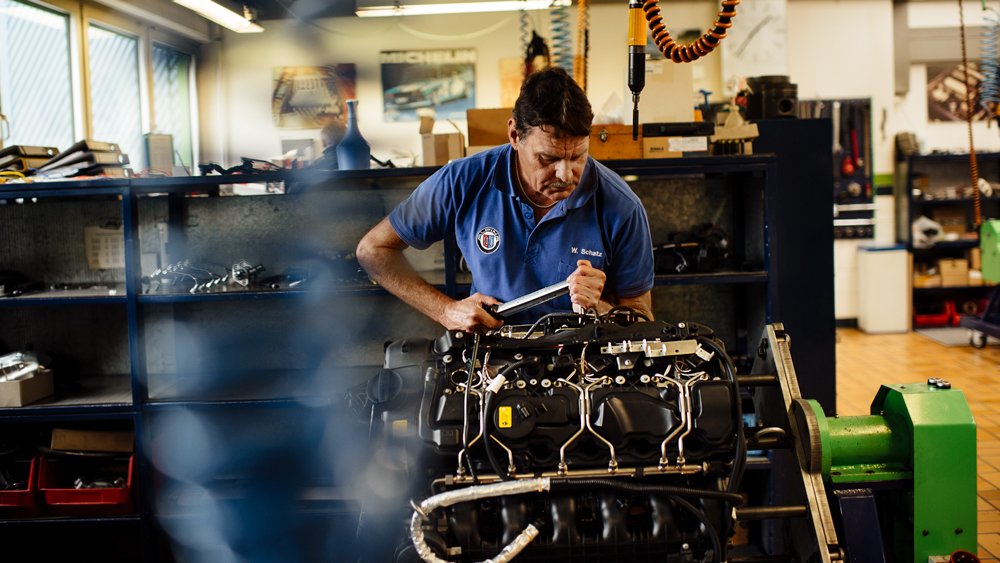 Building an engine at the Alpina manufacturing center.