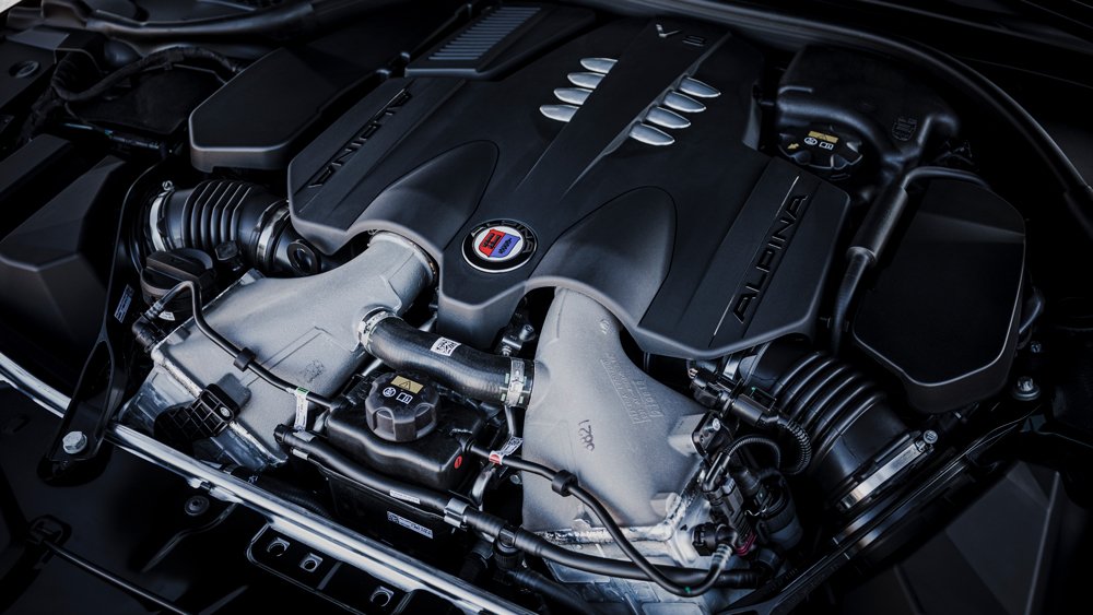 The 612 hp, 4.4-liter bi-turbo engine in the 2022 BMW Alpina B8 Gran Coupé.