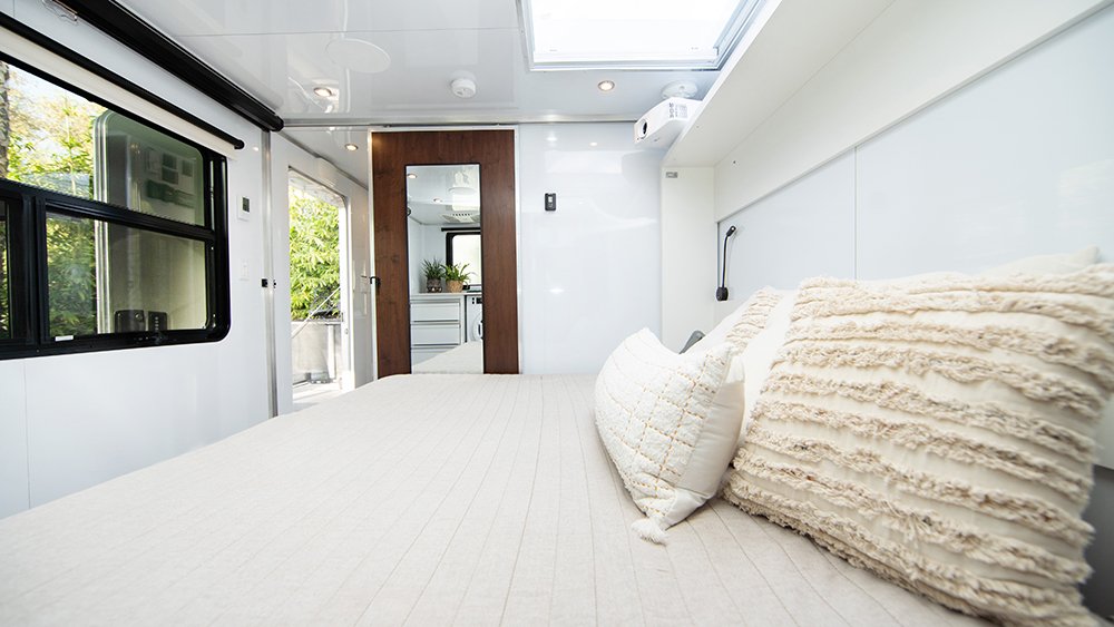 2023 Living Vehicle Trailer