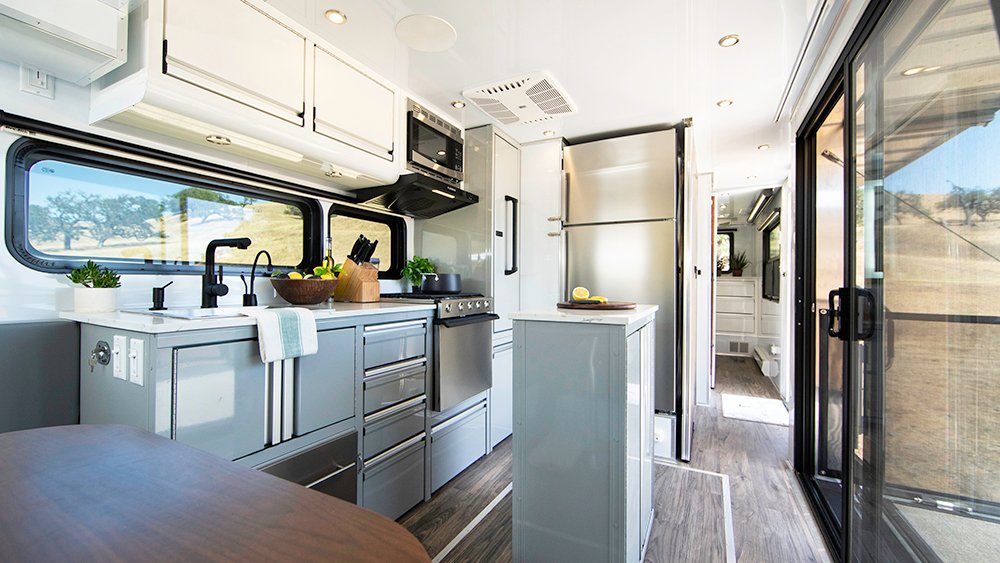 2023 Living Vehicle Trailer