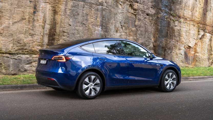 2022 Polestar 2 v Tesla Model Y comparison-1