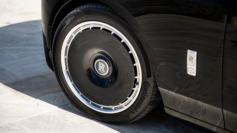 The optional 22-inch wheel design on the Rolls-Royce Phantom Series II.