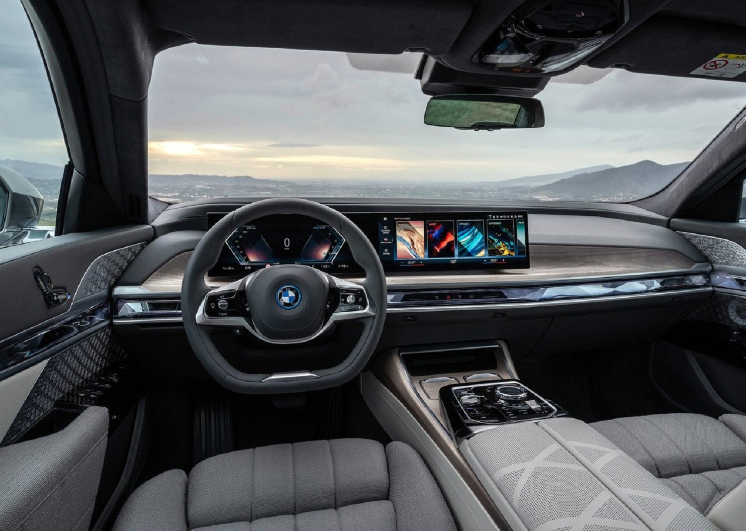 New BMW 7 Series and facelift X7 South Africa price