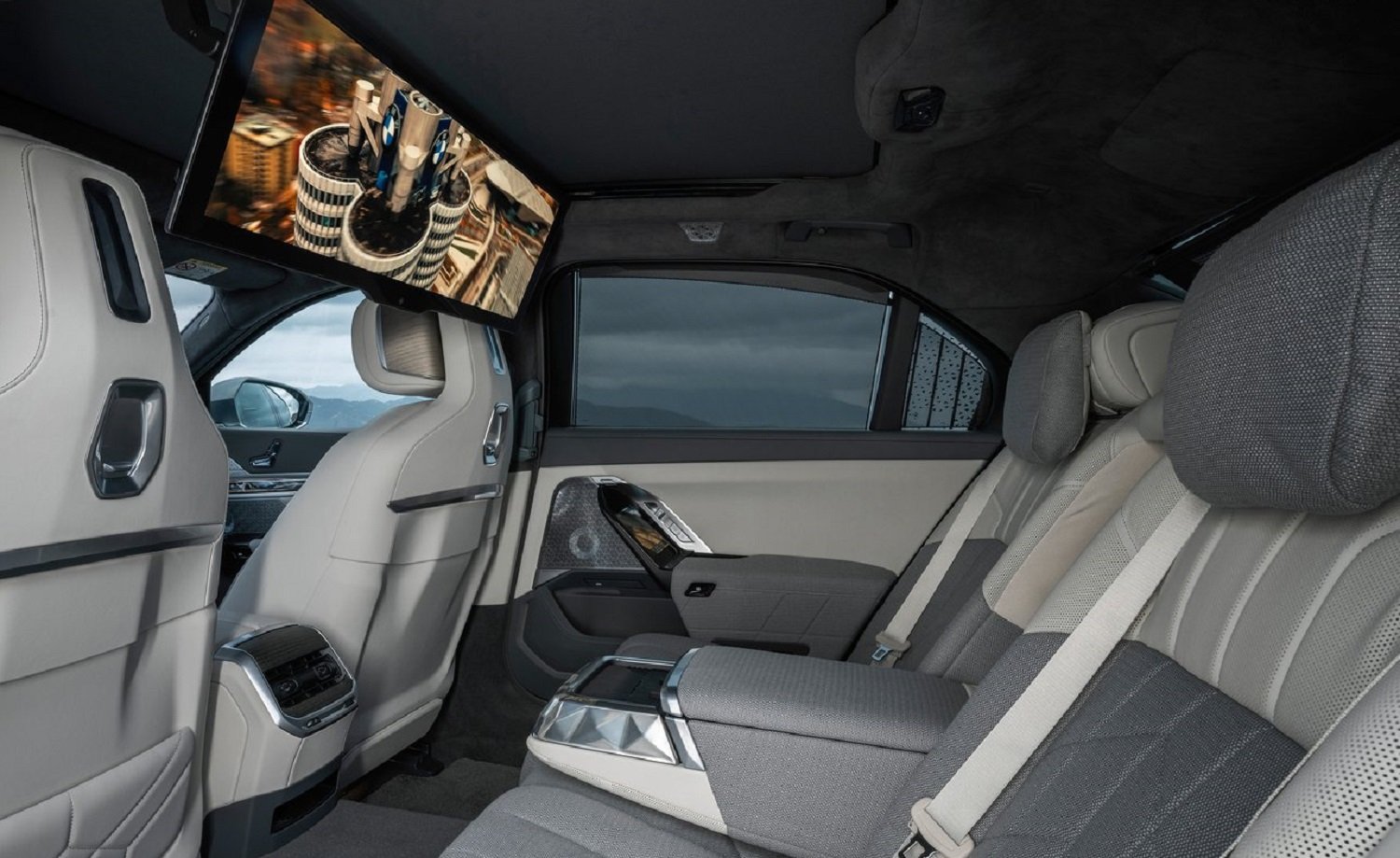New BMW 7 Series and facelift X7 South Africa price