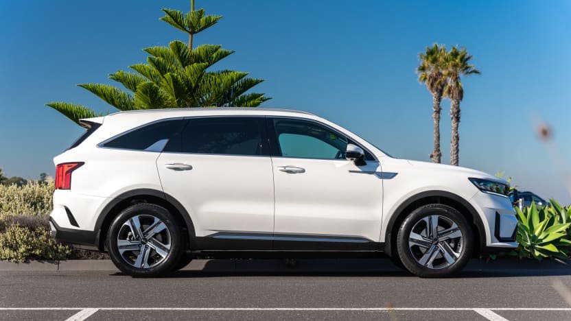 Should I buy a Kia Sorento Hybrid or a Skoda Kodiaq RS large seven-seat SUV?-0