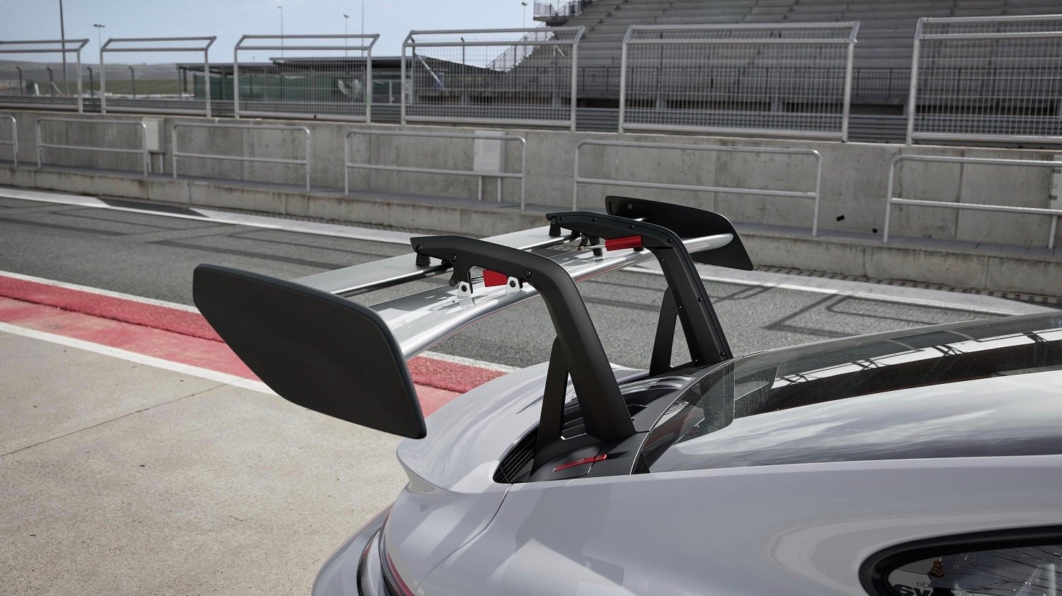 New Porsche 911 GT3 RS revealed